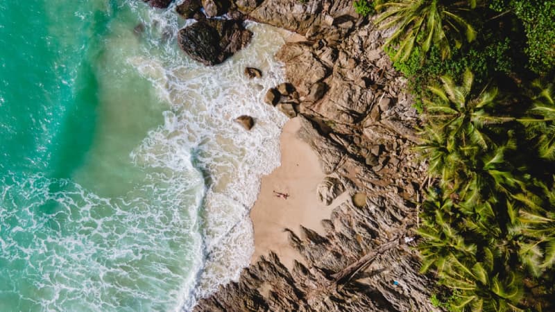 ทะเลภูเก็ต หาดฟรีด้อม | ประกันอุบัติเหตุ | รู้ใจ