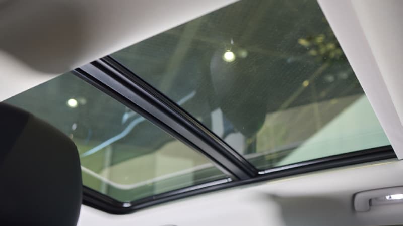 ประกันรถยนต์คุ้มครองหลังคา sunroof ที่ทำเพิ่มภายหลังหรือไม่ | รู้ใจ