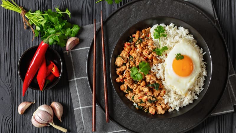 เคล็ดลับสั่งอาหารตามสั่งเพื่อสุขภาพที่ดี | รู้ใจ